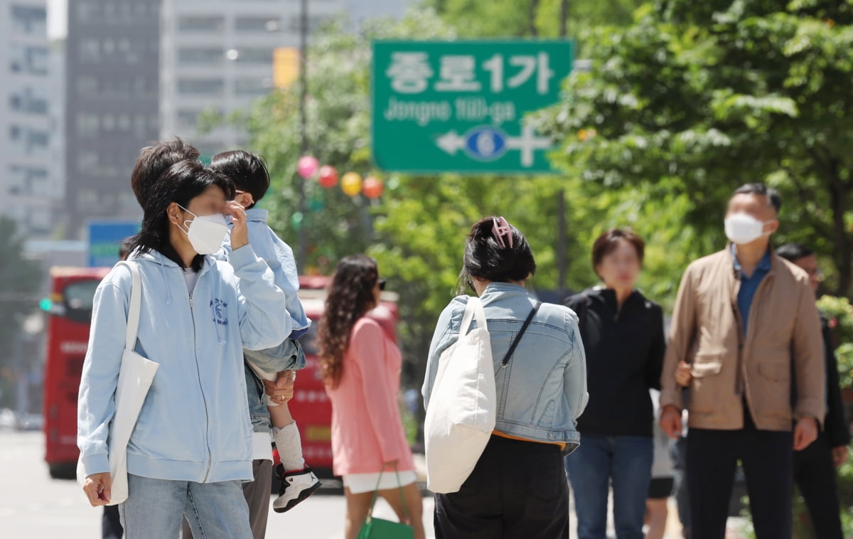 [포토] 비 그친 뒤 찾아온 황사 