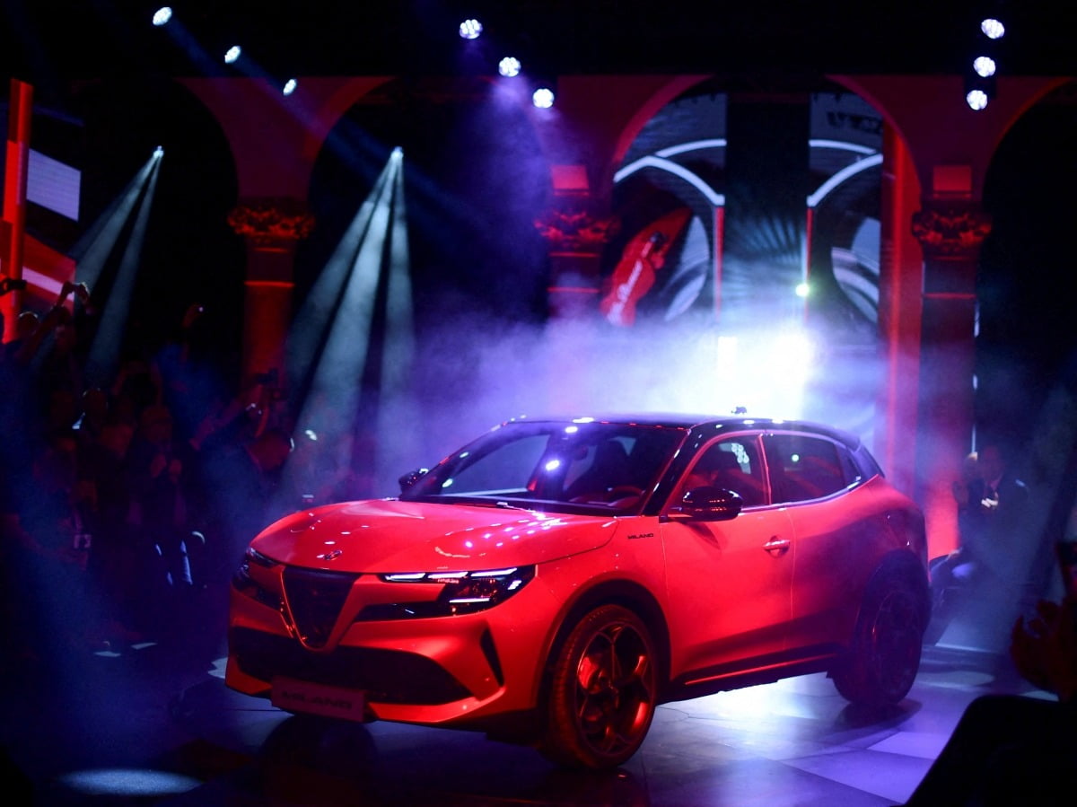스텔란티스의 프리미엄 브랜드 알파 로메오가 지난 4월 10일 이탈리아 밀라노에서 열린 행사에서 자사 최초의 완전 전기자동차(EV)를 공개했다.(사진=로이터연합뉴스)
