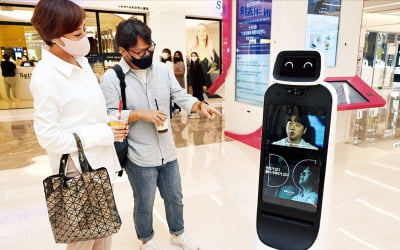 [단독] LG전자·구글과 AI 동맹…'제미나이' 탑재 로봇 출시
