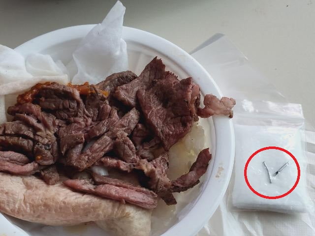 14일 네티즌 A씨는 소고기를 먹다 주삿바늘을 씹었다는 내용의 게시물을 올렸다./사진=온라인 커뮤니티보배드림 캡처
