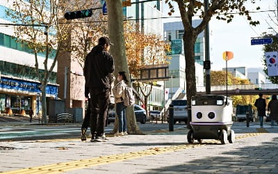 자율주행 로봇 스타트업 뉴빌리티, 8월부터 판교역서〮현에서 로봇 배달 서비스 시작