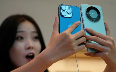 "스마트폰에 '중국 AI' 넣겠다니"…충격적 소식 퍼졌다