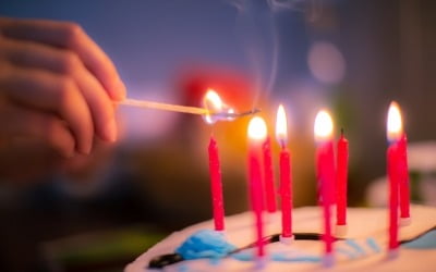 케이크 사고 생일초 주면 불법이었다니…황당 규제 없어진다
