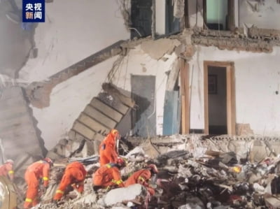 중국서 5층 아파트 붕괴…최소 4명 사망, 1명 부상