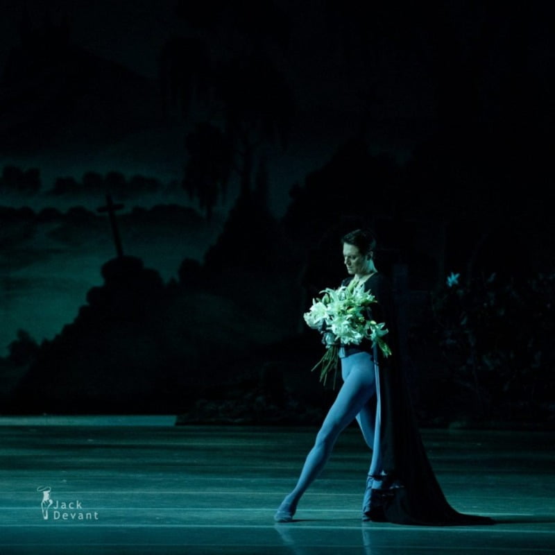 <지젤> 2막, 백합꽃을 들고 있는 알브레히트 / dance by Yevgeny Ivanchenko  photo by Jack Devant @Mariinsky theatre