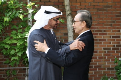 [포토] 이명박 전 대통령 자택 방문한 무함마드 UAE 대통령