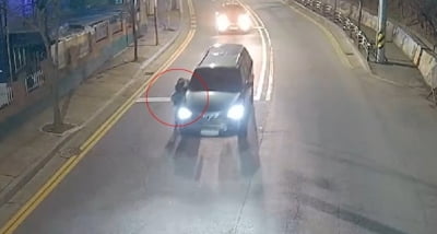 "음주 차량에 사람 매달려"…1시간 쫓아간 용감한 시민
