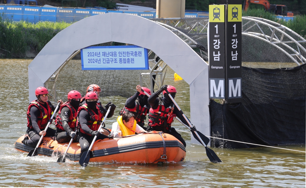 [포토] 살려주세요~!! '2024 강남구 안전카지노 슬롯머신 게임훈련'