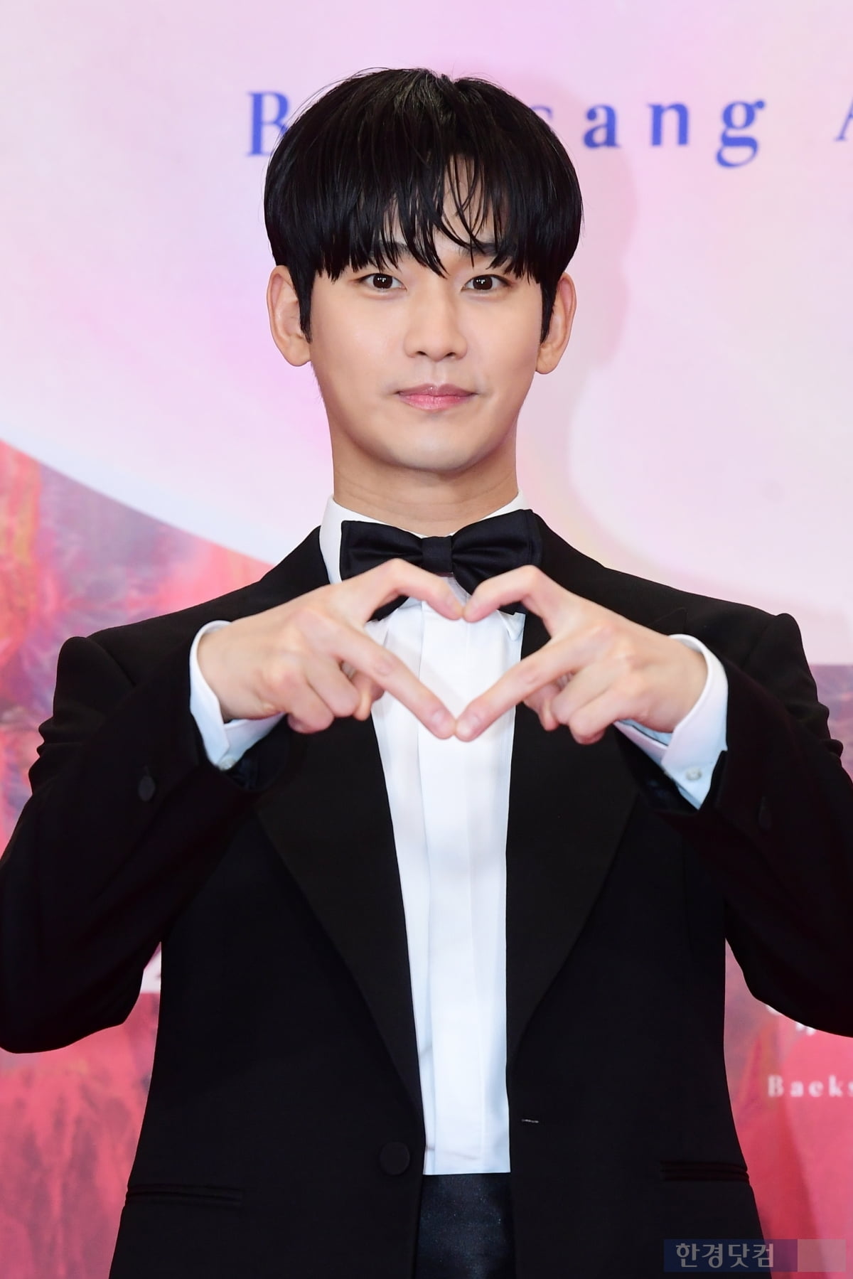 [포토] 김수현, '멋진 모습에 심쿵~' (백상예술대상)