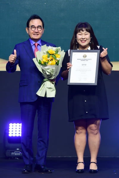 [포토] 김민경, '2024 브랜드 고객충성도 대상' 여자 엔터테이너 부문 수상