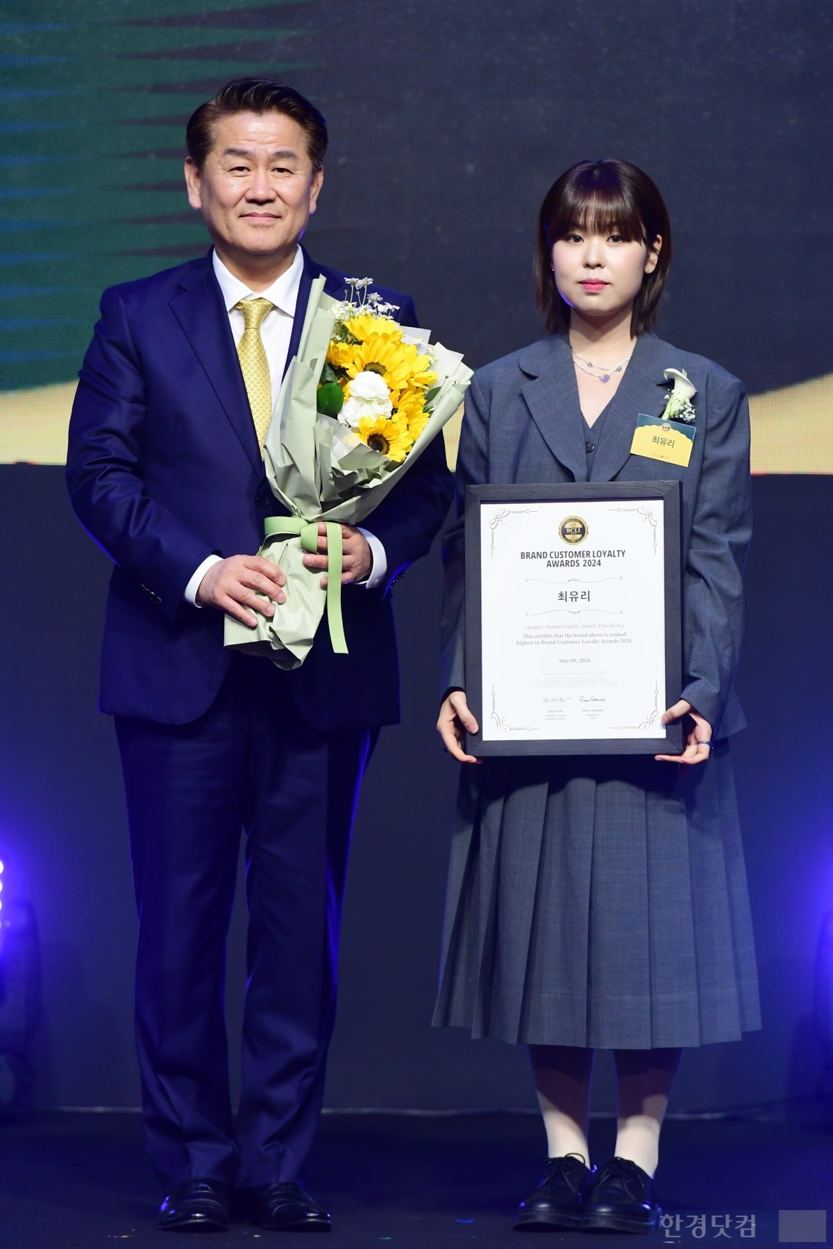 [포토] 최유리, '2024 브랜드 고객충성도 대상' 여성보컬 부문 수상