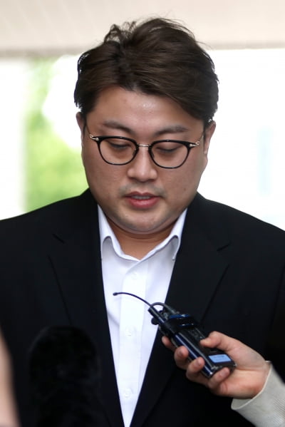 [포토] 김호중, '콘서트 취소하고 구속영장 실질심사 출석'