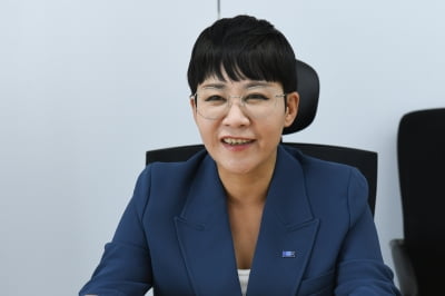 '삭발 머리' 히트곡 가수→국회의원…그녀의 파격 변신 [이일내일]