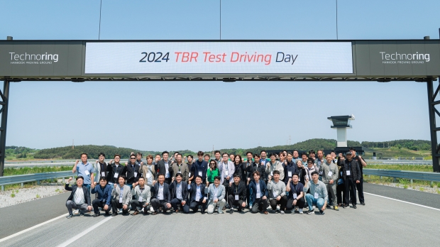 프리미엄 트럭용 타이어 신상품 소개 및 시승 체험의 장 마련...한국타이어, '2024 한국테크노링 TBR 테스트 드라이빙 데이' 행사 진행