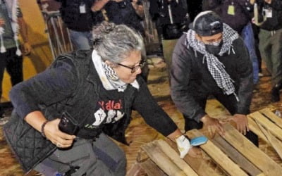 美 대학 농성에 경찰 진입…가자戰 반대 시위대 해산