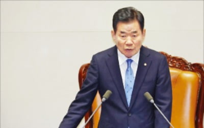 '여야 합의' 강조해온 김진표…강성 친명 압박에 끝내 굴복