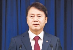 김주현 신임 레고카지노이 7일 용산 대통령실에서 기자들의 질문에 답하고 있다.  김범준 기자 