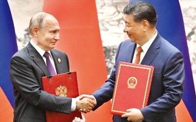 [포토] 中 방문한 푸틴, 시진핑과 '스트롱맨 브로맨스'