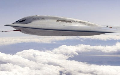 [포토] 우주선인가…美 'B-21' 비행모습 첫 공개