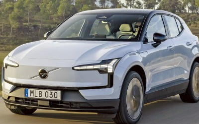 스칸디나비아 스타일 전기 스포츠 SUV 'EX30'…세계적 디자인상 연이어 수상