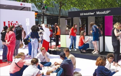 [포토] 4000명 파리지앵 사로잡은 'LG 무드업 냉장고'