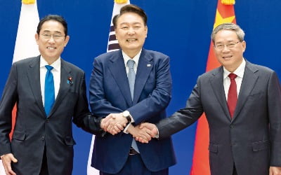 韓日中 정상 "높은 수준의 FTA 협상 나서자"