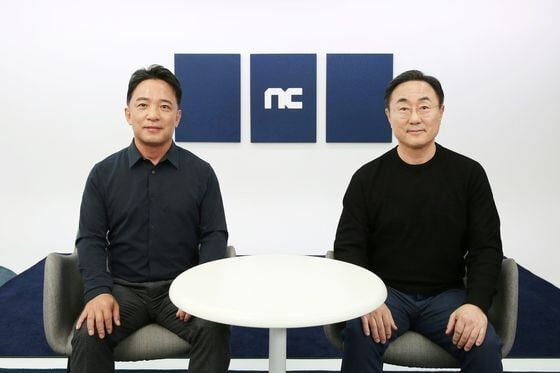 김택진(왼쪽)·박병무 엔씨소프트 공동대표./엔씨소프트 제공