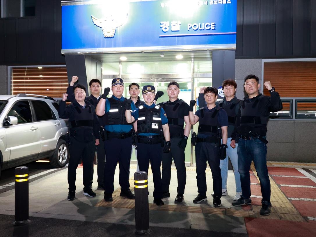경기남부경찰, 수원 유흥가 합동 순찰…방검복 착용 생활화