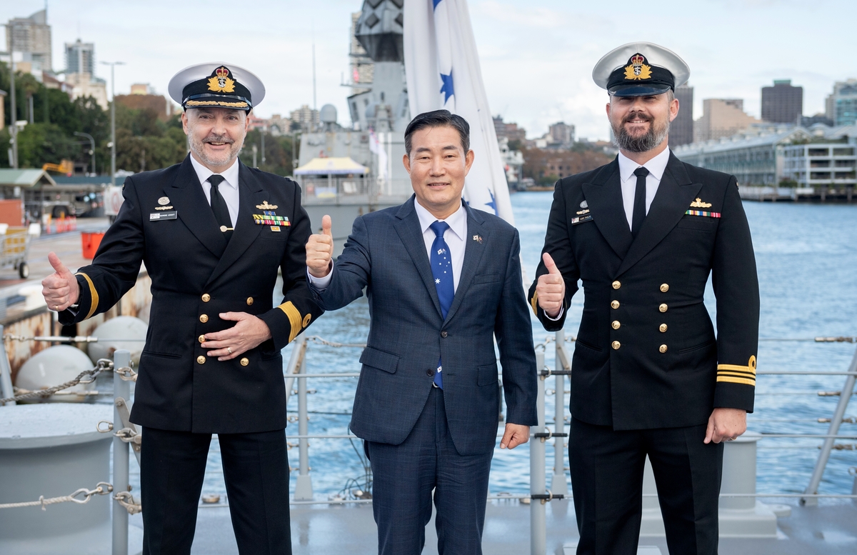 신원식, 호주 함대사령부 방문…한국 호위함 우수성 설명