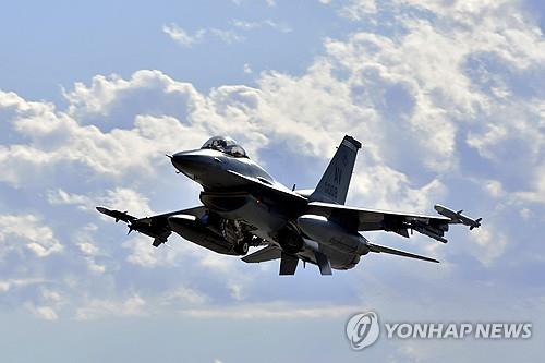 "F-16 전투기 우크라에 첫 배치"…전세 바꾸나