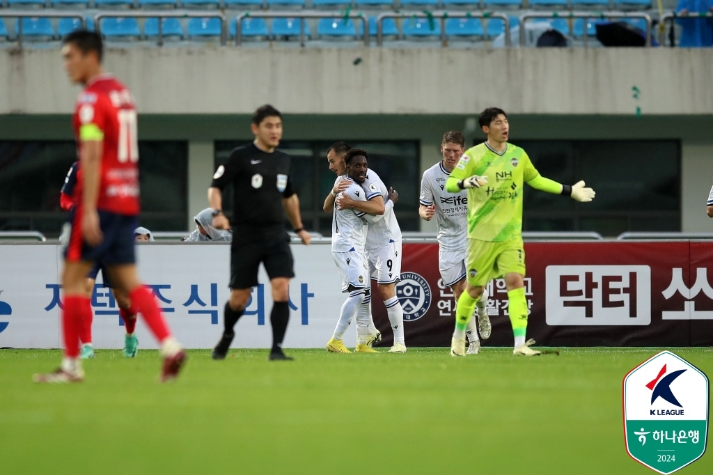 K리그1 강원, 수원FC에 2-1 역전승…김천-인천은 무승부(종합)