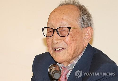 김형석 교수 104세 장수 비법…"공부·일 계속하고 감정은 젊게"