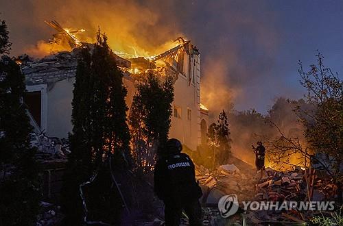 러시아 봄철 대공세 시작됐나…국경 넘어 우크라 북부 기습 공격