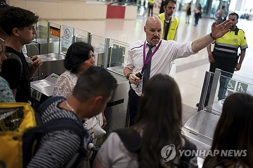 스페인 바르셀로나 근교 통근열차, 전기케이블 도난에 멈춰서