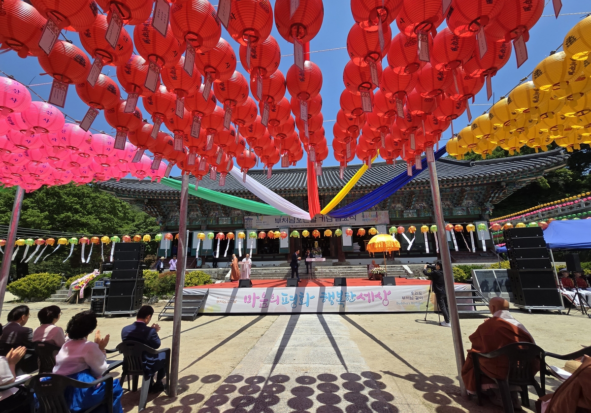 "불신을 믿음으로"…김제 금산사서 부처님오신날 봉축법요식