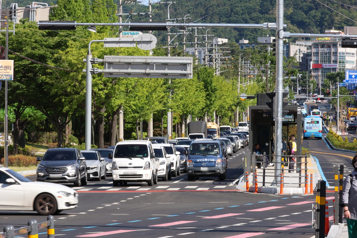 창원 S-BRT 출근길 첫날…빨라진 시내버스·승용차는 분통