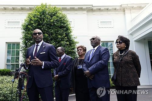 트럼프 흑인 지지 상승에 놀란 바이든, 잇달아 흑인 표심 구애