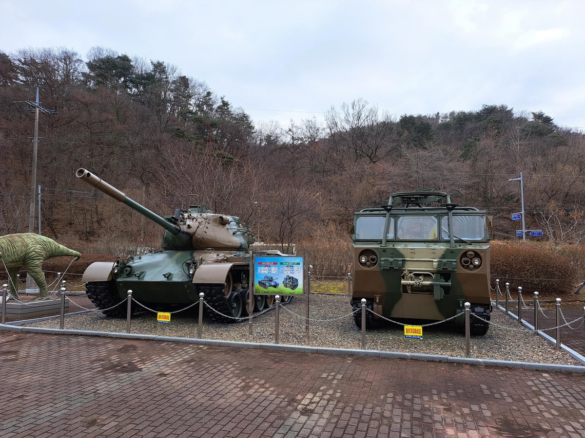 청주랜드 전시된 전투기·전차 20년 만에 군부대에 반납된다