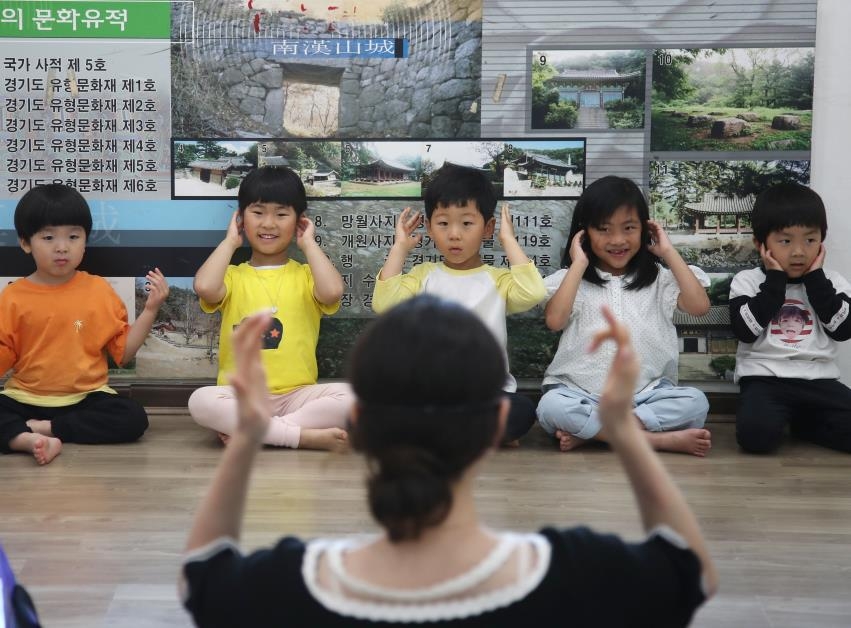 [지방소멸 경고등] 폐원 위기서 다시 문 연 남한산성 유치원…불안감은 여전