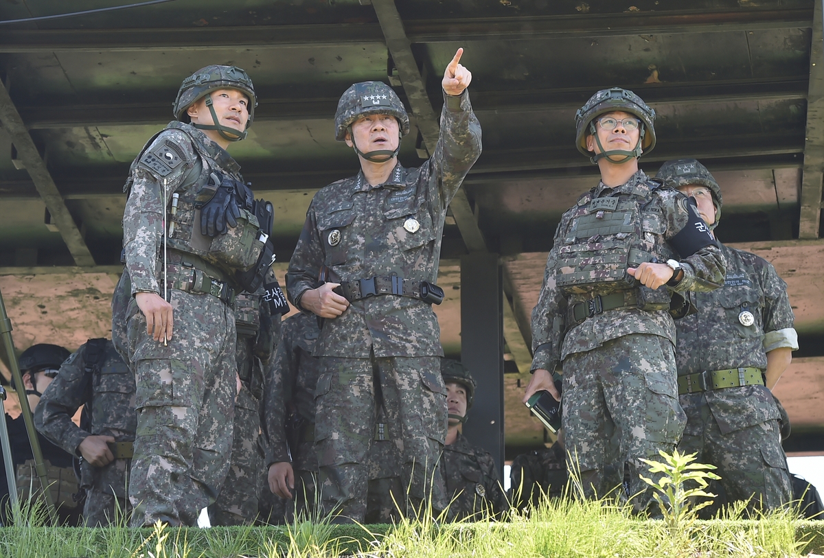 김명수 합참의장, 5사단 GOP 경계작전태세 현장점검