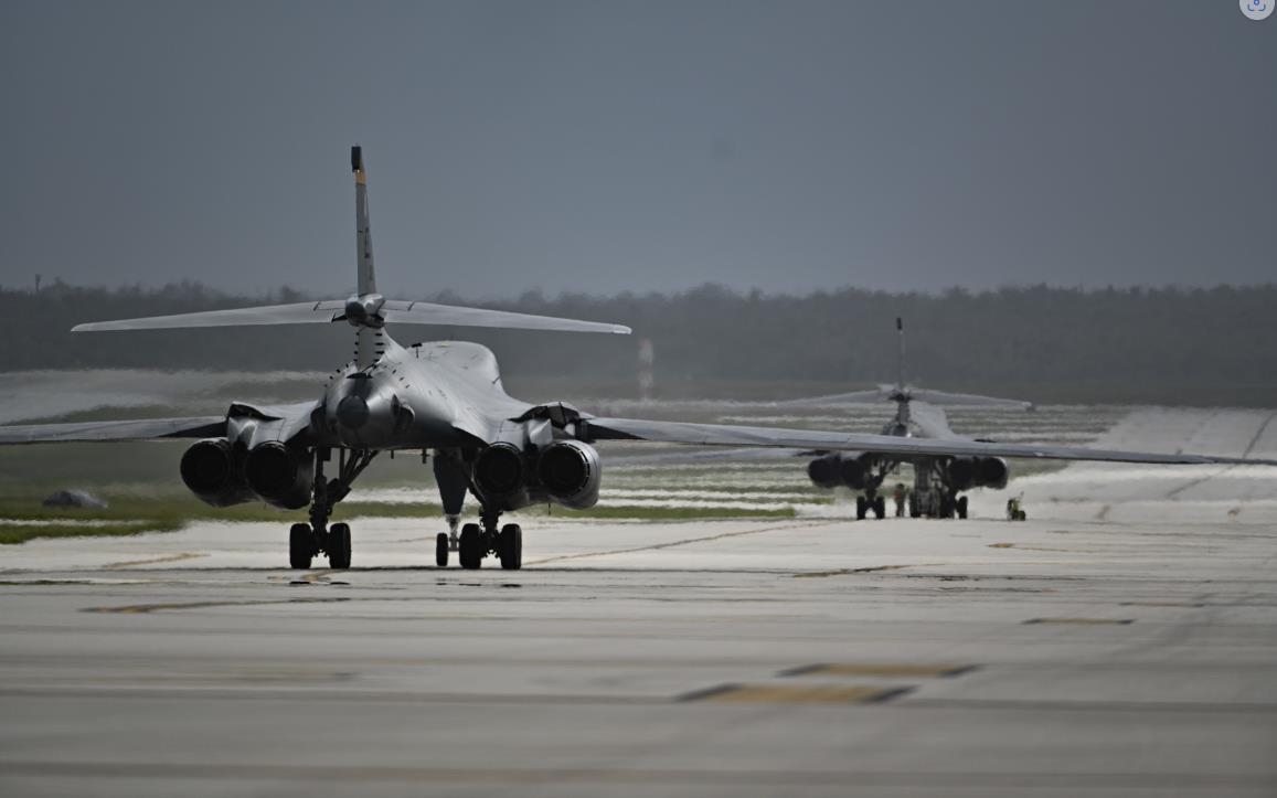 '죽음의 백조' B-1B 폭격기 2대 괌에 전개…"동맹과 훈련 예정"
