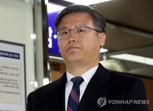 '박근혜 최측근' 정호성 대통령실 합류에 여권서도 '의아'