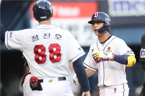 '첫 실책·첫 홈런' 두산 이유찬 "빈틈 보여주고 싶지 않아"