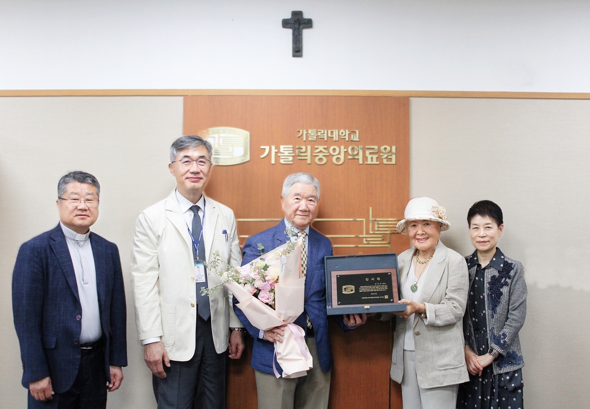 먼저 떠난 두자녀 기리며…재미교포 80대 가톨릭의료원 5억 기부