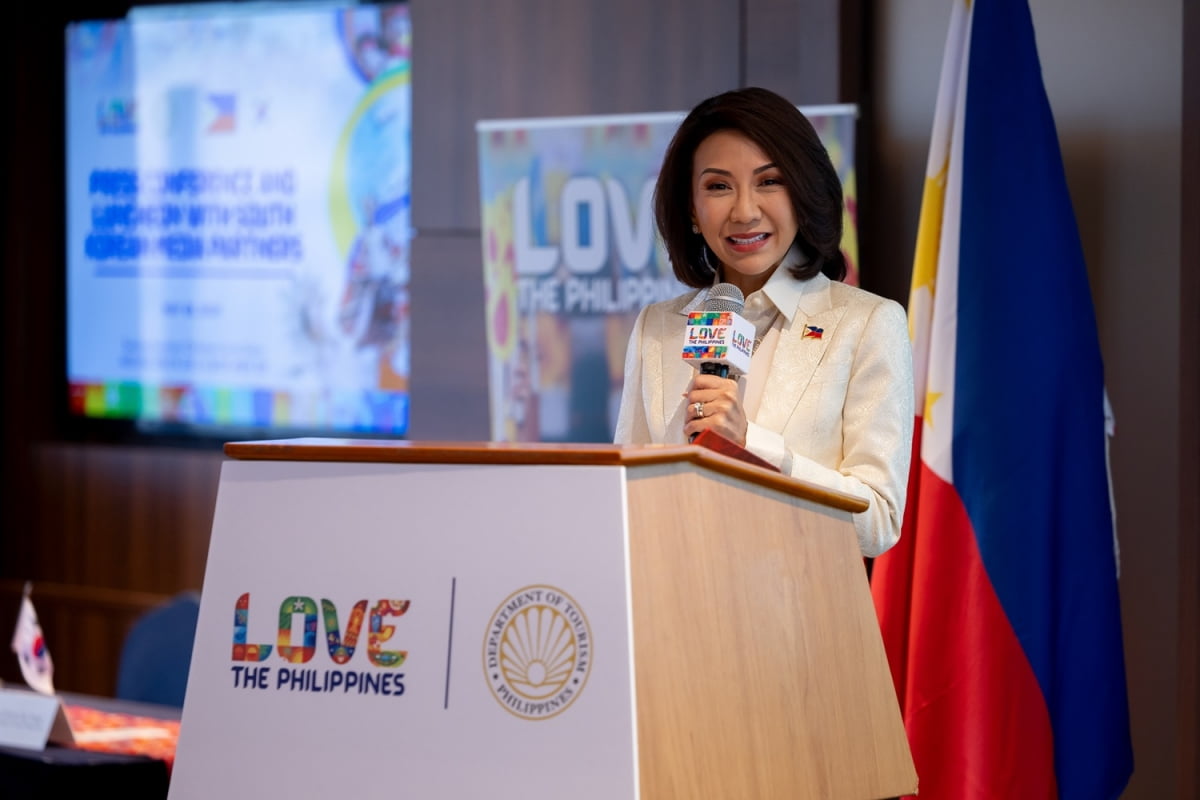 크리스티나 가르시아 프라스코 필리핀 관광부 장관이 필리핀 관광 현황을 설명하고 있다 