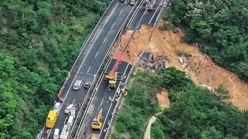 순식간에 '폭삭'…中 고속도로 붕괴로 24명 사망