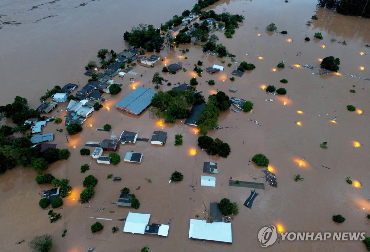기록적 폭우에 사망·실종…"전시상황"