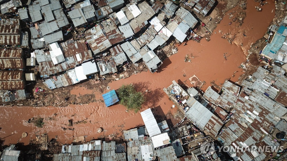 홍수 강타한 케냐 210명 사망…사이클론도 접근