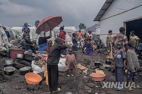 난민캠프 폭격에 '아비규환'…어린이도 숨져