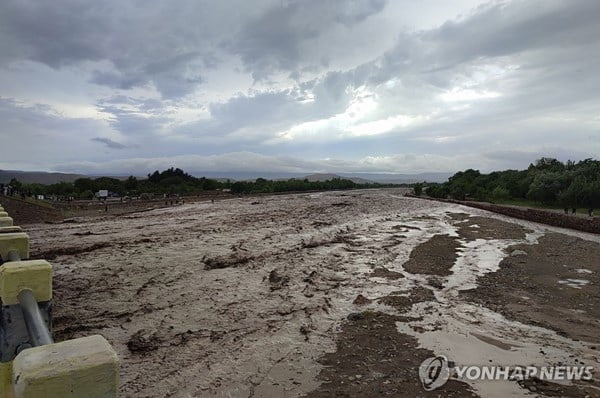 폭우에 속수무책…"하루 새 62명 사망"